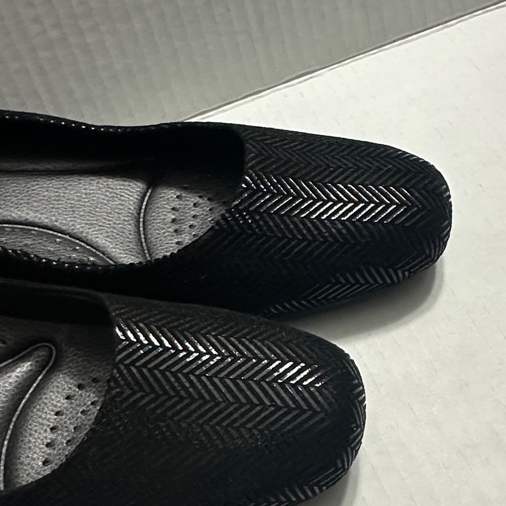 Trotters Black Patterned Flats - image 4